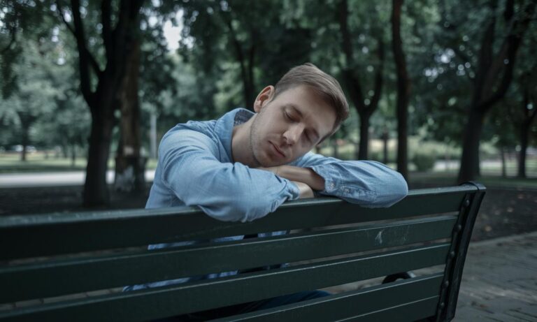 Jak odrzucić emocjonalne więzy z kochankiem i odzyskać spokój