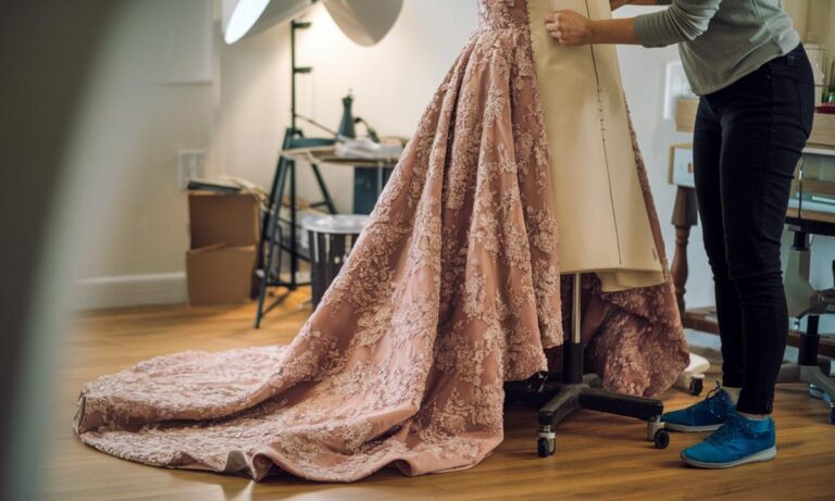 Jak samodzielnie zwęzić sukienkę w biuście: praktyczny przewodnik